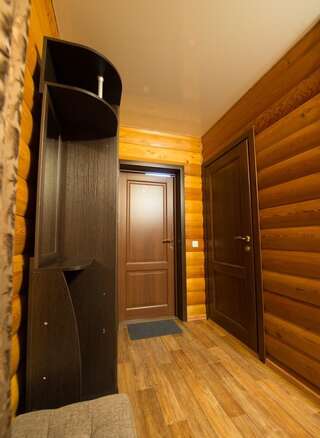 Гостевой дом Gostiniy Dom Чита Улучшенный двухместный номер с 1 кроватью и отдельной ванной комнатой-2