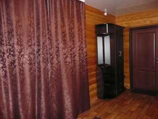 Гостевой дом Gostiniy Dom Чита Улучшенный двухместный номер с 1 кроватью и отдельной ванной комнатой-13